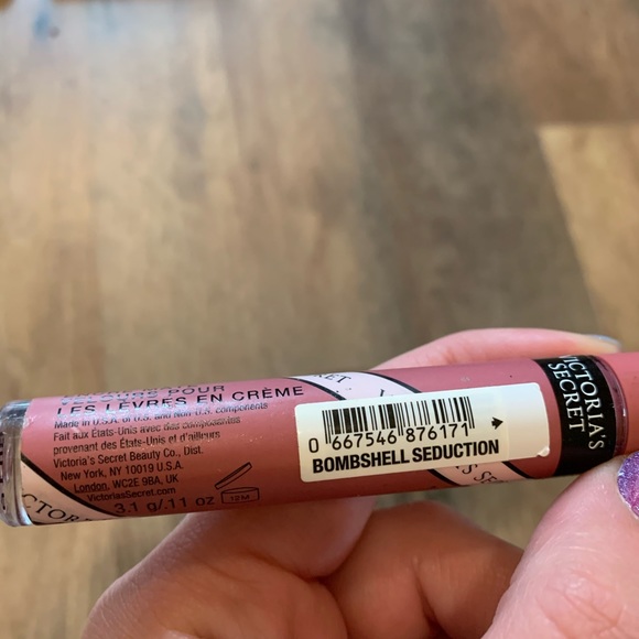 Victoria's Secret Vintage Velvet Matte Cream Lip Stain - Picture 3 of 5